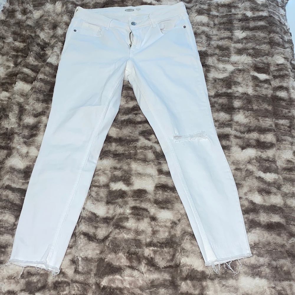 Mid rise white ripped ankle jeans